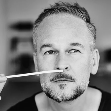 عکس پرفیومر Geza Schoen